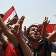 المصريون يتظاهرون لتطبيق 