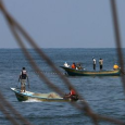 زوارق مصرية تستهدف قوارب صيادين بغزة
