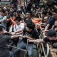 عنف في وسط هونغ كونغ ووقف للحوار مع السلطات