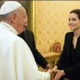 انجيلينا جولي تلتقي البابا فرنسيس