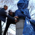 تمثال لسنودن في ...بروكلين