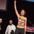 فرنسا: حركة فيمن تقتحم مؤتمراً إسلامياً