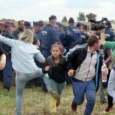 المجر: مقاضاة صحفية ركلت لاجئين