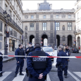 فرنسا: جنود يقتلون إرهابياً حاول طعنهم في اللوفر