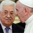 البابا يستقبل عباس