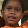 الشرطة الأميركية تنقل طفلة (٦ أعوام) «مكبلة اليدين» إلى القسم
