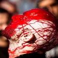 معرض «القوّة» لمحمد بدر: تأنق الدم في نشوة الألم والتقاليد