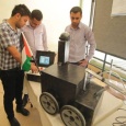طلبة فلسطينيون يطورون روبوتا للكشف عن الأجسام المشبوهة