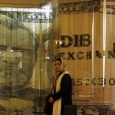 تدهور الريال يخنق الاقتصاد الإيراني