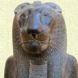 مصر: اكتشاف ١٤ تمثالاً لإلهة الانتقام سخمت