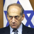 السجن لرئيس وزراء اسرائيل السابق بتهم فساد ورشوة
