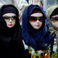 حملة إيرانية على عارضات أزياء...