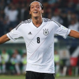 ألمانيا: لاعب المنتخب الوطني أوزيل مستهدف من اليمين المتطرف