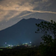 أندونيسيا: بركان يهدد ١٢٢ ألف شخص