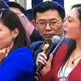 女记者翻白眼 中国网路狂欢