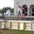 ماليزيا: منع السياح من زيارة مسجد بسبب رقص امرأتين أمامه