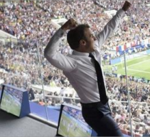 ماكرون يقفز احتفالاً بفوز فرنسا