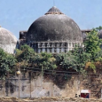 المتطرفون الهندوس يطالبون ببناء معبد مكان مسجد باري المدمر