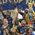 فرنسا تكرم منتخبها الوطني بطل العالم