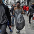 الجزائر: متطوعون ينظفون الشوارع بعد مرور المظاهرات