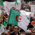 الجزائر بدء قمع المتظاهرين وتسييس دور الجيش