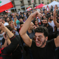 لبنان: تأجيل الاستشارات النيابية وإعادة تسكير الطرقات
