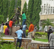 Where is this statue of Gandhi?  removed from University of Ghana
