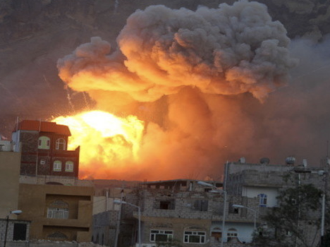 التحالف يقصف صنعاء رداً على قصف أبو ظبي