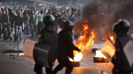 عاد التجاذب والعنف إلى الشوارع المصرية