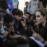 انجلينا جولي تدعو لوقف العنف وانهاء معاناة اللاجئين السوريين
