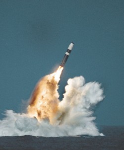 450px-Trident_II_missile_image