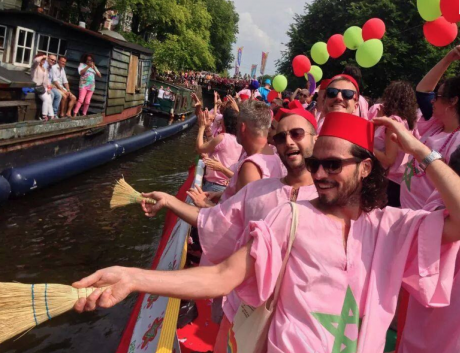 مثليون مغاربة في مسيرة أمستردام