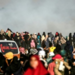 آلاف الفلسطينيات يشاركن في مسيرة على حدود غزة
